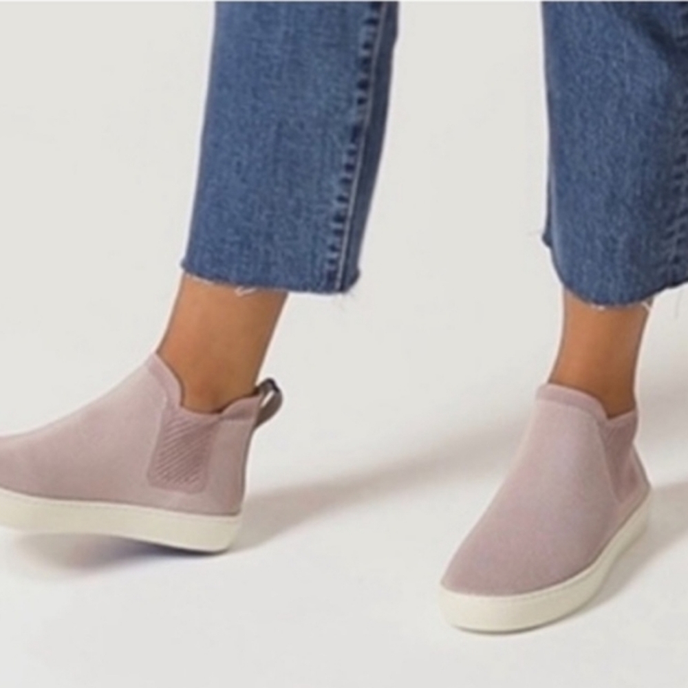 Rothyās The Chelsea Boot in Sand/Tan PERFECT Condition. Size 8.5